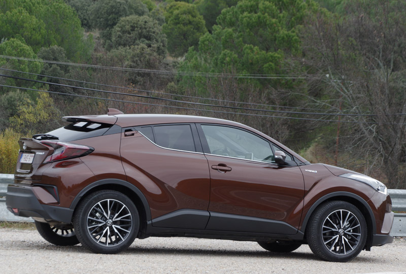 First World Testdrive: Toyota C-HR - Biltest - Prøvekørsel ...